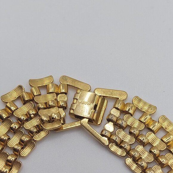 Elegant Gold toned Panther Chain Necklace - Picture 7 of 8